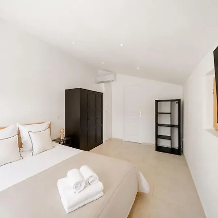 A C With Garden, 4bdr Sleeps 7 - Saint-Tropez