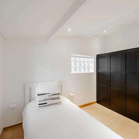 A C With Garden, 4bdr Sleeps 7 - *