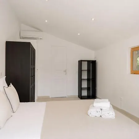 A C With Garden, 4bdr Sleeps 7 - Saint-Tropez
