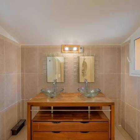 A C With Garden, 4bdr Sleeps 7 -